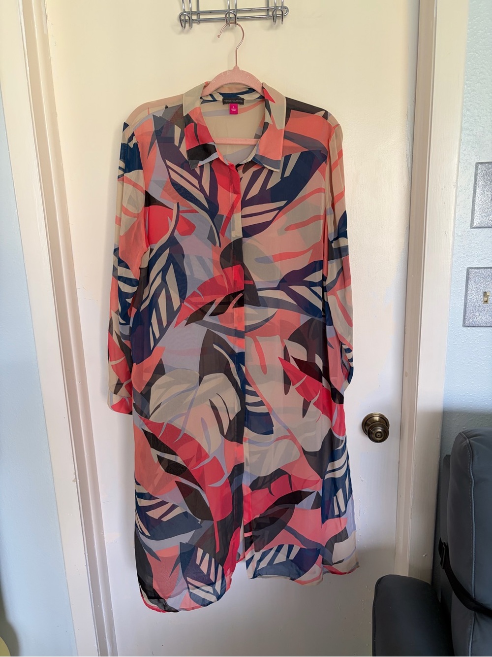 New Vince Camuto Coral, Navy & Cream Tropical Print Sheer topper